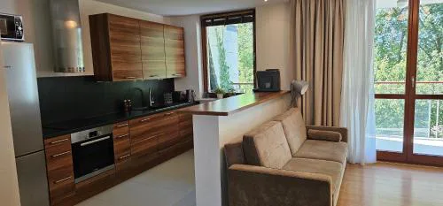2 Bedrooms, 7 Minutes from Airport