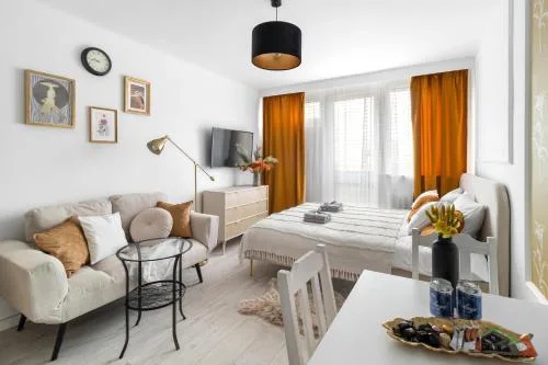 2 x1 BR Deluxe Studio Apartments with AC only 900 m to Central Station