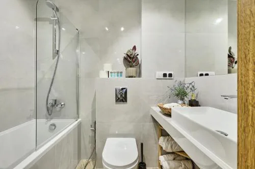 AC Bath Smart Tv Center Apartment