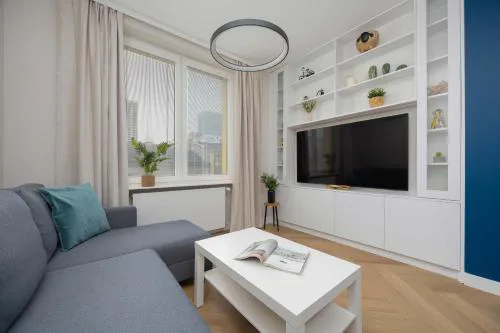 Apartament w Sercu Warszawy Biurko do Pracy Zdalnej by Noclegi Renters
