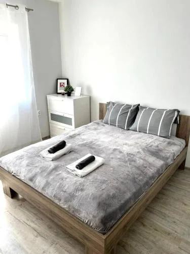 Apartment Solidarności, Metro, Wi-Fi, TV, YouTube - by HIK Apartments