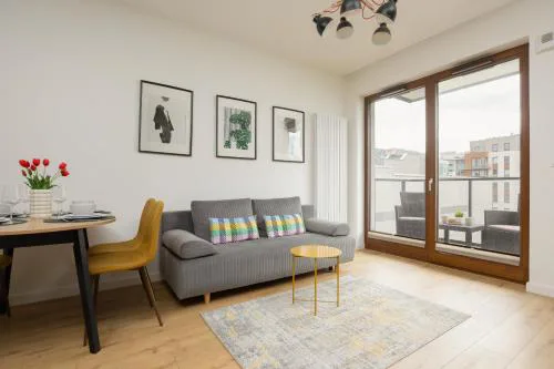 Apartment with Parking and Balcony in Mokotów by Noclegi Renters