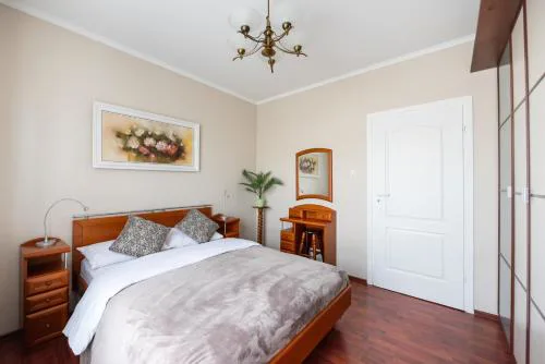 Arkadia Homely Apartament by BookingHost