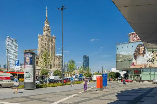 Beautiful Apartment with Balcony in Heart of Warsaw by Noclegi Renters