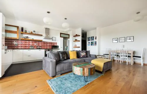 Bemowo Kocjana 2-Bedroom Apartment by BookingHost
