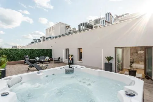 Brand New! Private Jacuzzi - Terrace - Parking