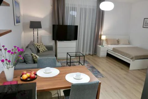Branickiego 23 Apartment with AC-close to Medicover and Paley