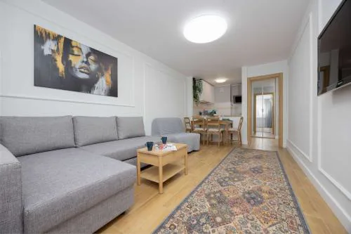Bright Apartment with Air Conditioning in the Capital by Noclegi Renters
