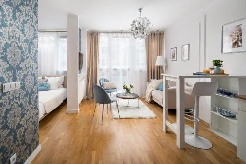 Charming 2x 1-BR studios 950 m from Central Station, bedroom & separate living room