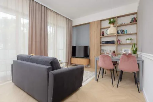 Charming One Bedroom Apartment with Air Conditioning in the Capital by Noclegi Renters
