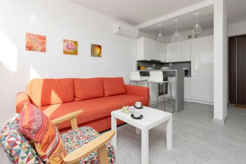 Chłodna Apartments with a City View Wola by Noclegi Renters