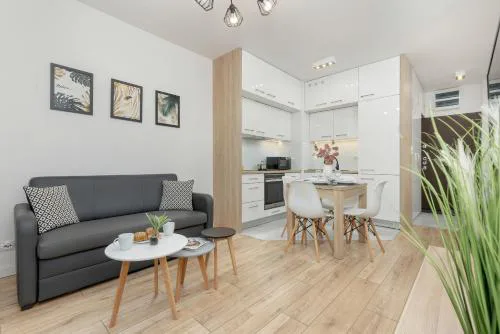 Chłodna Modern Apartment Near the Warsaw Centre by Noclegi Renters