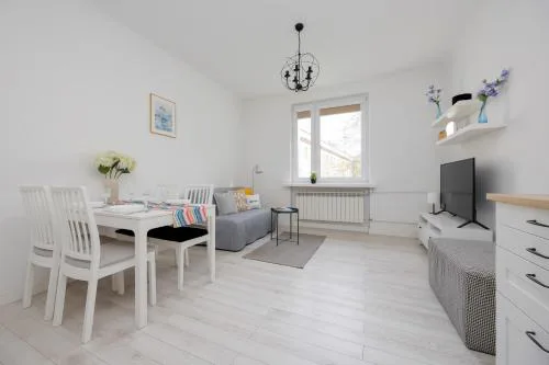 Chrzanowskiego 7 Bright Pet Friendly Apartment by Noclegi Renters