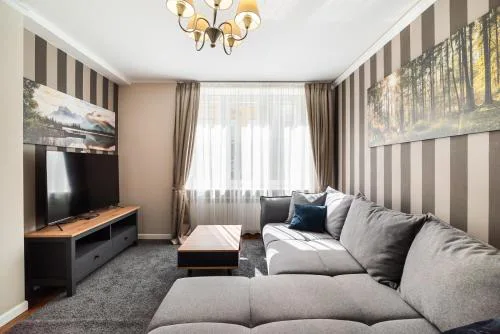 City Centre Luxury Apartment by BookingHost