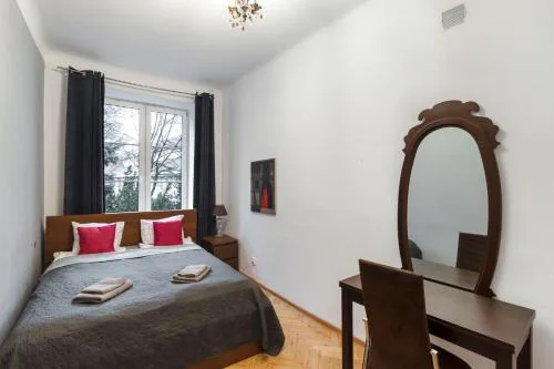 Close-Large 4-Bedroom Apartment in the Heart of Old Town - Freta