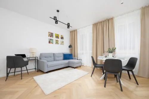 Comfortable Apartment with Two Bedrooms & Parking by Noclegi Renters
