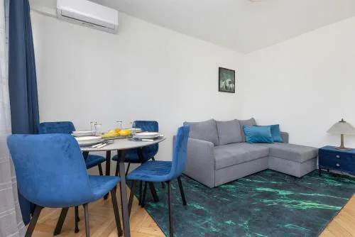 Cozy and Comfortable Wola Apartment by Noclegi Renters