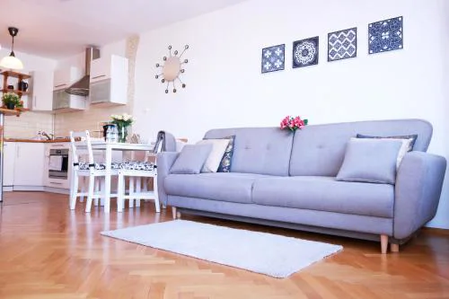 Cozy and great location by Cooee Apartments