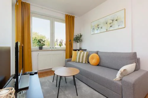 Cozy Apartment with Balcony Warszawa by Noclegi Renters