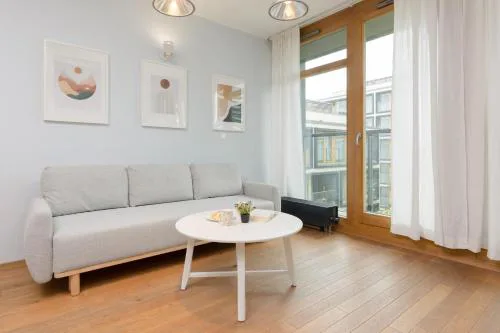 Cozy & Sunny Studio for 4 Guests Kolejowa Warsaw by Noclegi Renters