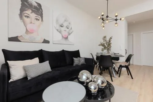 Fashionable City Center Apartment by Noclegi Renters