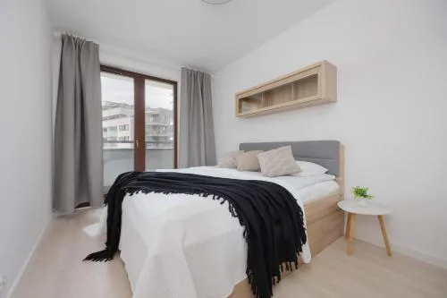 Functional Apartment with 2 Bedrooms and Parking in Wola district by Noclegi Renters