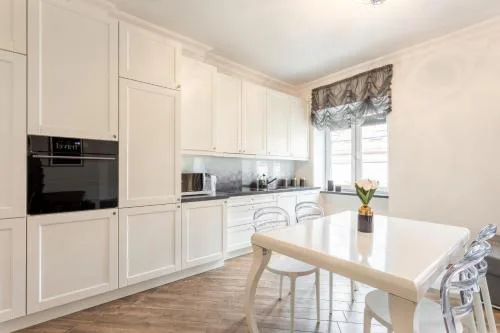 Golden Apartments Warsaw - Elegant Stay, Podwale Street