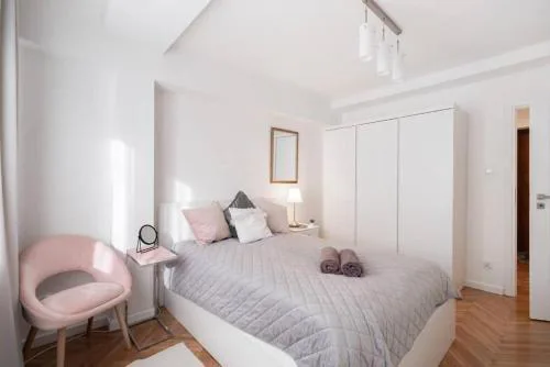 Golden Apartments Warsaw - One-Bedroom near POLIN Museum, Anielewicza