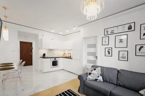 Grand Theatre Prime Apartment by BookingHost