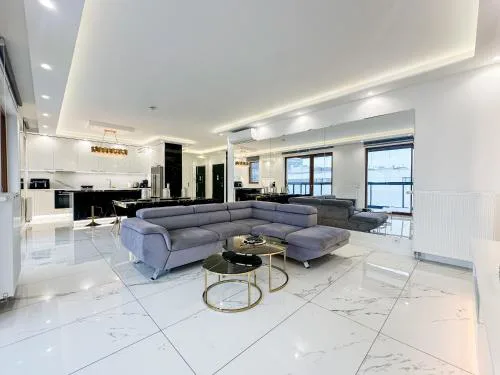 Karolkowa 28A - Luminous Apartment with Balcony by Renters Prestige