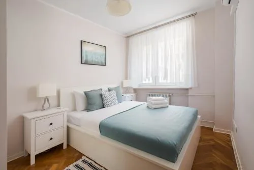 Krucza City Centre Apartment by BookingHost
