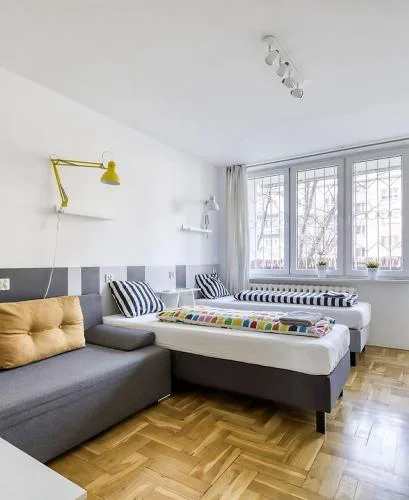 Labo Apartment Metro Plocka