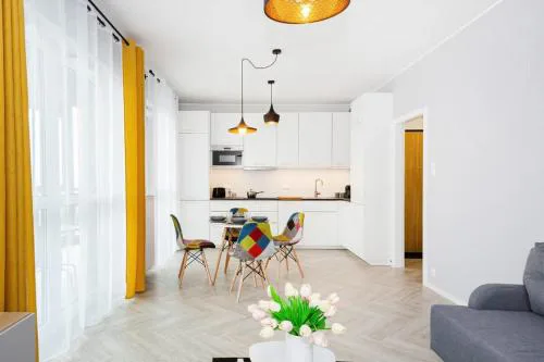 Large Apartment in Rondo Wiatraczna by Noclegi Renters