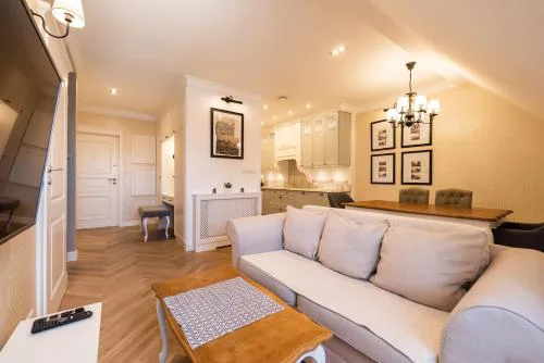 Lovely Apartment In The Heart of Warsaw by BookingHost