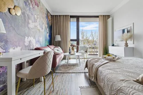 Lovely BOUTIQUE studios 2x1BR nearby Chopin Airport & 15 min to Centre by tram