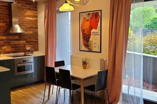 Lovely One-Bedroom Condo With Patio Free Parking