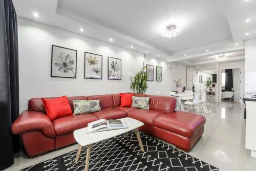 Lumina 3 bedrooms apart near the Warszawa Zahodnia