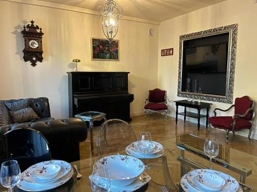 Luxury apartments close to the Royal bath park and the city center