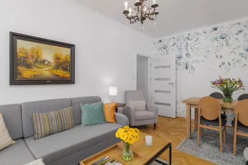 Luxury in Cozy Spacious Condo near Heart of Warsaw