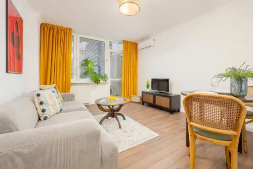 Marszałkowska Stylish Apartment with Balcony Warsaw Center by Noclegi Renters