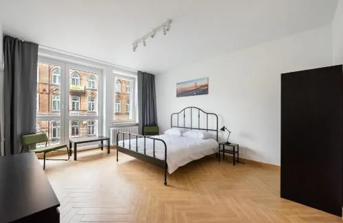 Marszałkowska White & Black Apartment by BookingHost