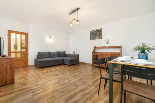 Merliniego Trendy Apartment with Desk by Noclegi Renters