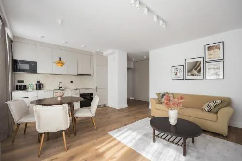 Metro Kabaty Elegant Apartment by BookingHost