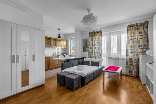 Metro Kabaty Homely Studio by BookingHost