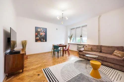 Metro Plac Wilsona Etno Apartament by BookingHost