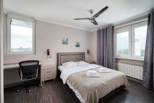 Metro Szwedzka Homely Apartment by BookingHost