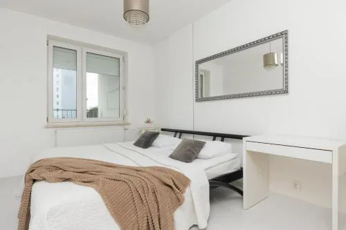 Metro Targówek Spacious Apartment with Parking by Noclegi Renters