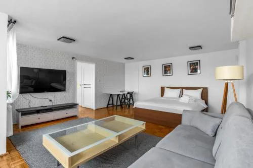 Mokotów Serene Apartment by BookingHost