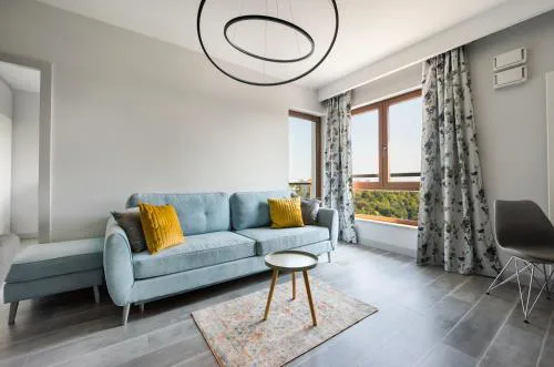 Ochota City View Modern Apartment by BookingHost
