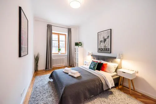 Old Town Market Place Apartment by BookingHost